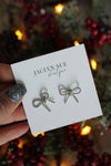 Rope Texture Bow Stud Earrings: Rhodium