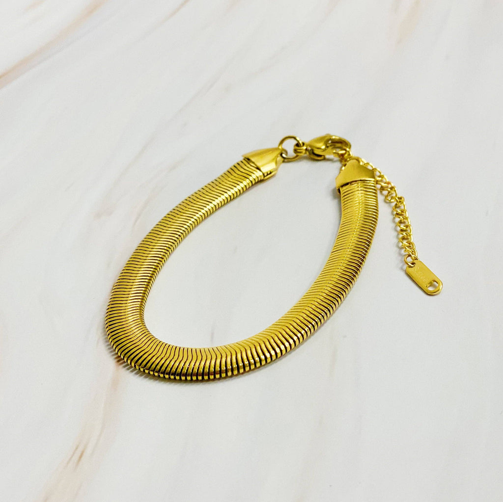 Style Staple Herringbone Chain Bracelet: Gold