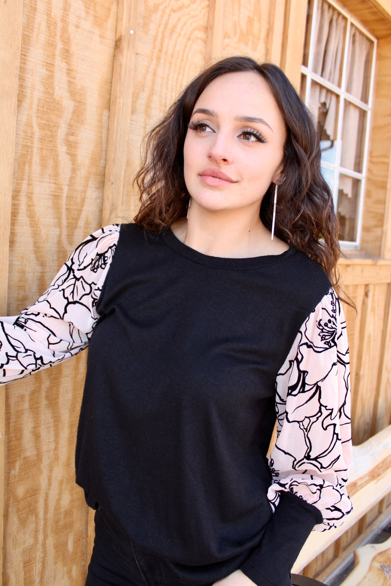 A Perfect Occasion Floral Sleeve Top | Black