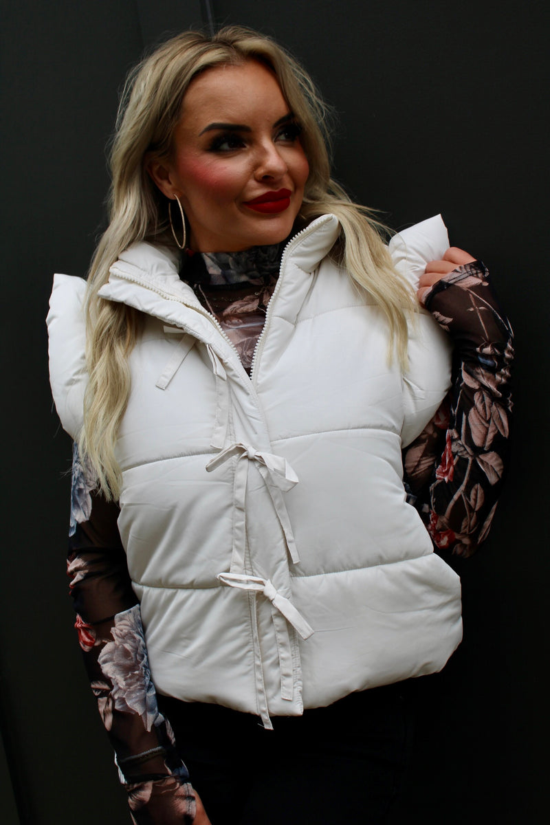 Flutter Sleeve Bow Detail Puffer Vest | Cream