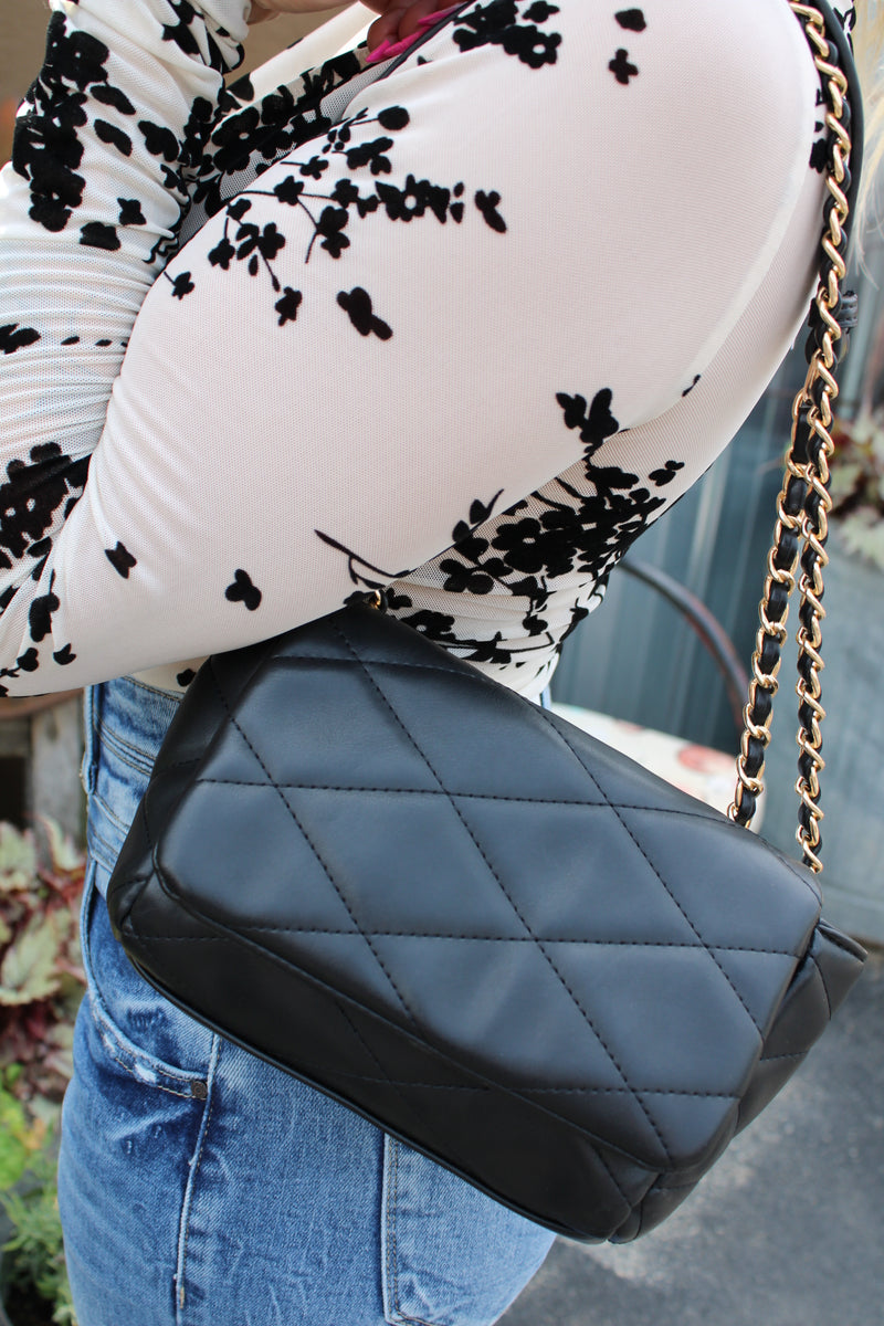 Prague Quilted Crossbody w/ Chain Strap | Black