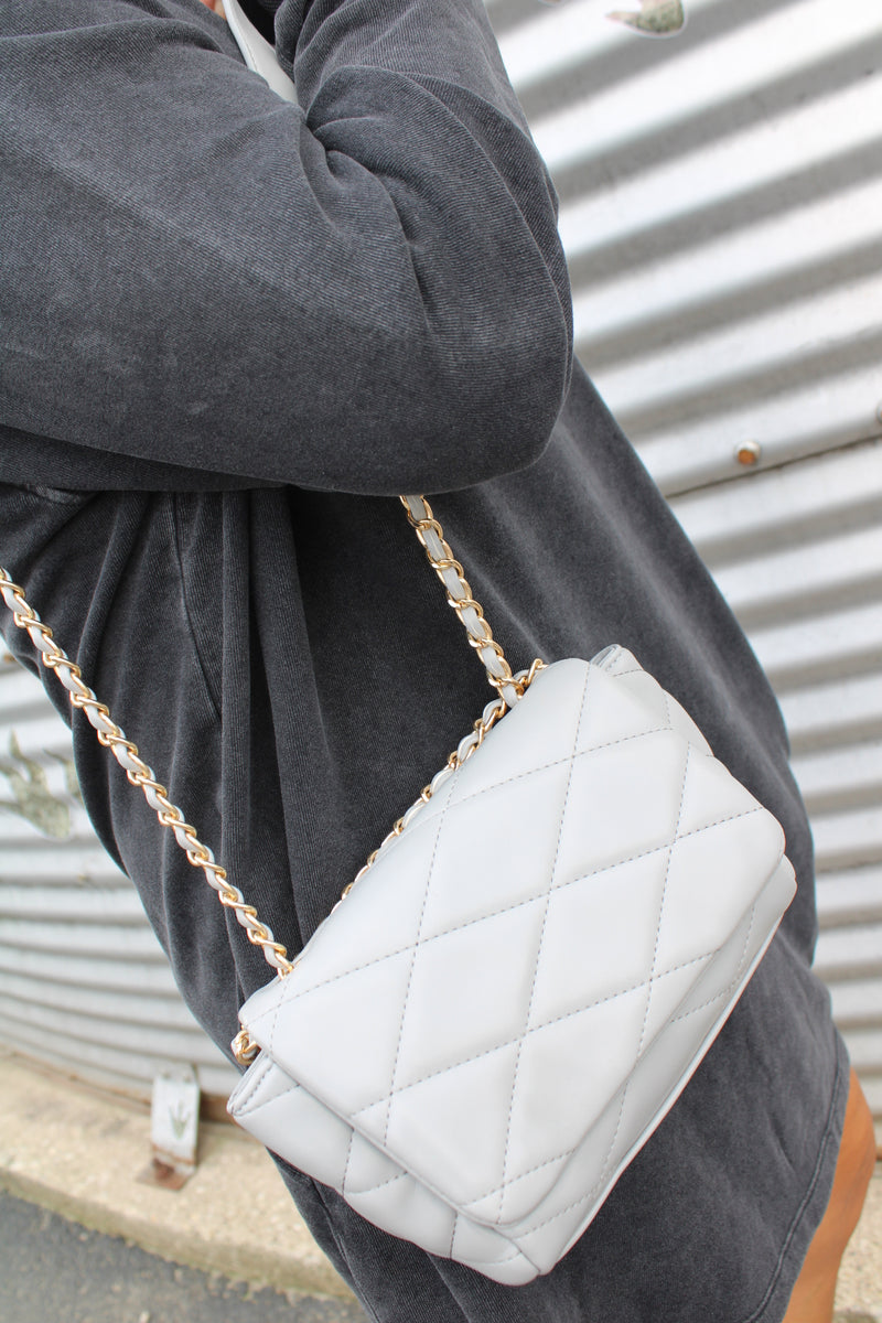 Prague Quilted Crossbody w/ Chain Strap | Gray