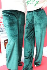 A Fashionista Holiday Velvet Pants | Hunter Green