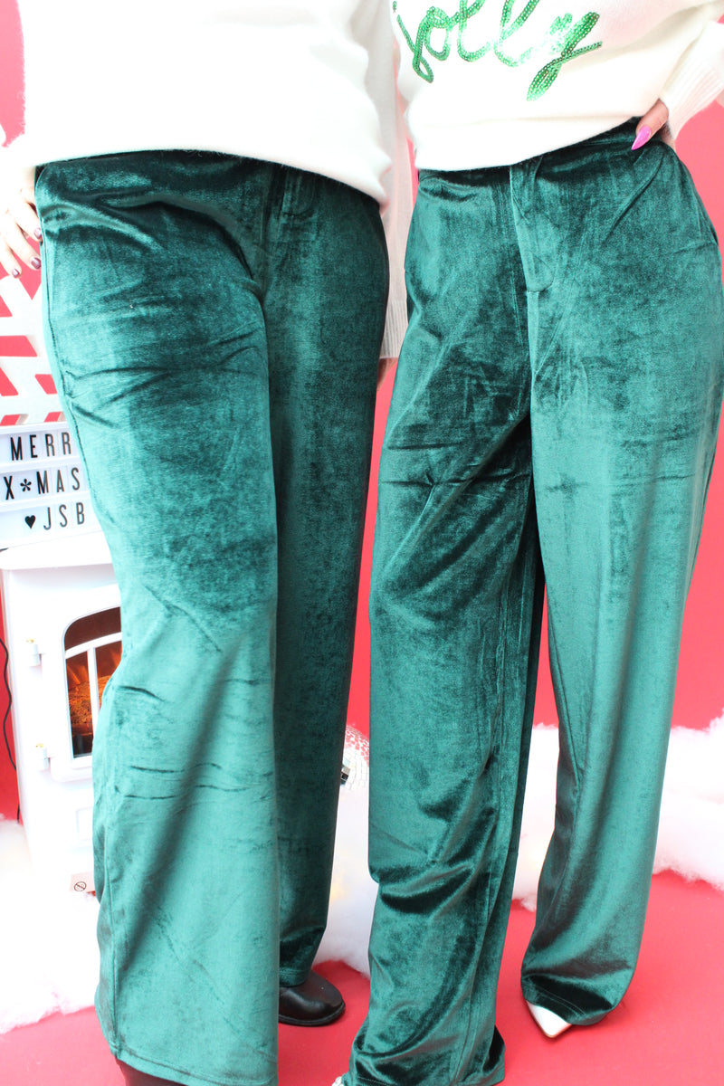 A Fashionista Holiday Velvet Pants | Hunter Green