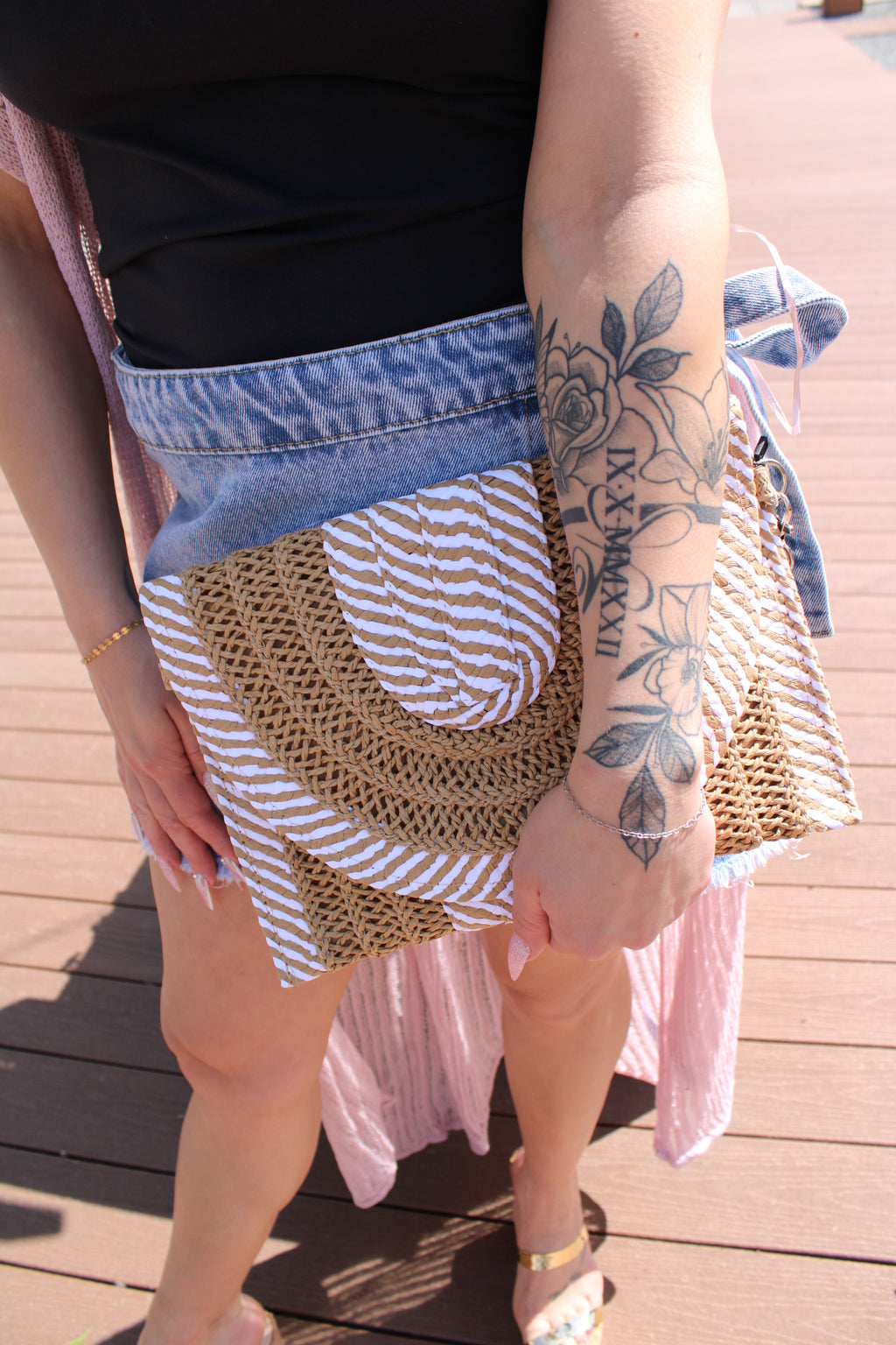 Mixed Striped Straw Clutch / Crossbody Bag
: Taupe
