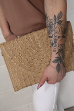 Gold Threads Mixed Straw Clutch Bag / Crossbody Bag
: Taupe