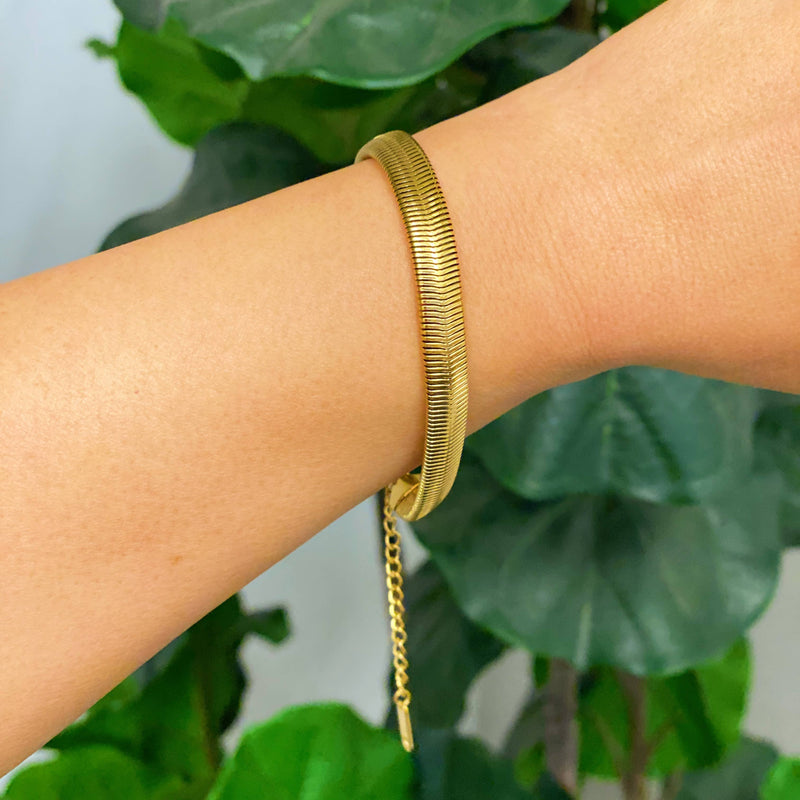 Style Staple Herringbone Chain Bracelet: Gold